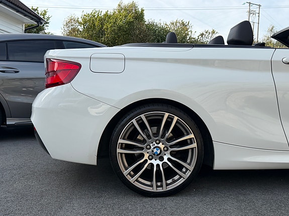 BMW 220i 22 of 30