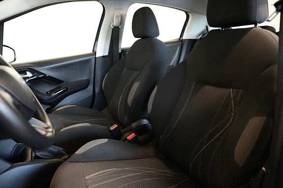 Peugeot 208 16 of 23