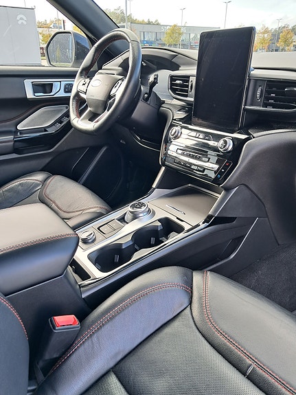 Ford Explorer 13 of 30