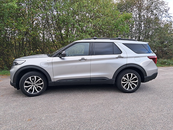 Ford Explorer 2 of 30