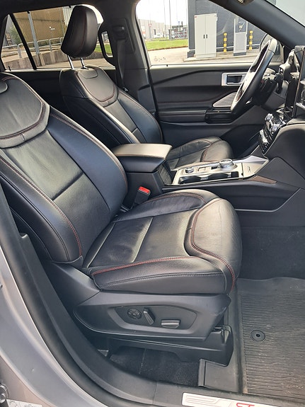 Ford Explorer 11 of 30