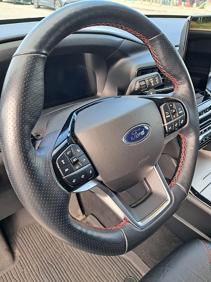 Ford Explorer 14 of 30