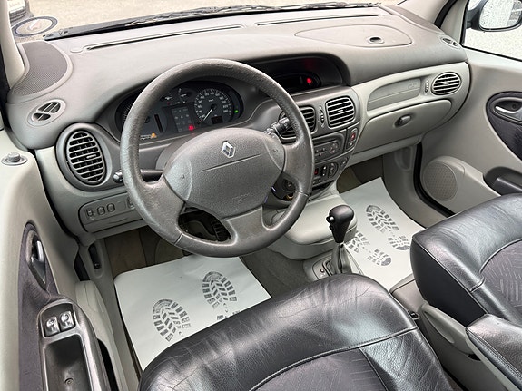 Renault Megane 22 of 30