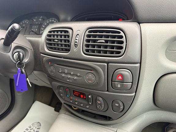 Renault Megane 25 of 30