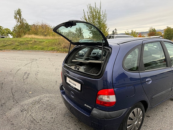 Renault Megane 12 of 30