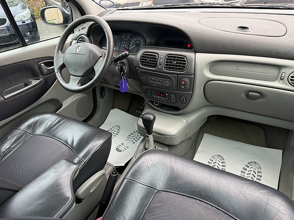 Renault Megane 23 of 30