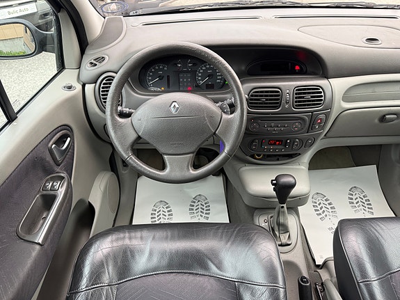 Renault Megane 21 of 30