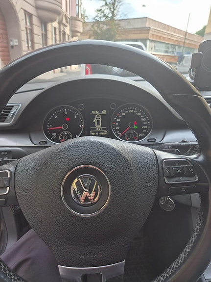 Volkswagen Passat 4 of 8
