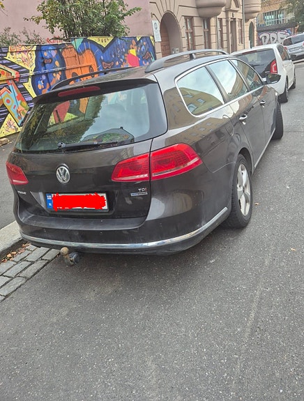 Volkswagen Passat 2 of 8