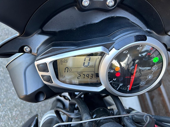 Triumph Street Triple 675 R (UNIK KM STAND) 8 of 9