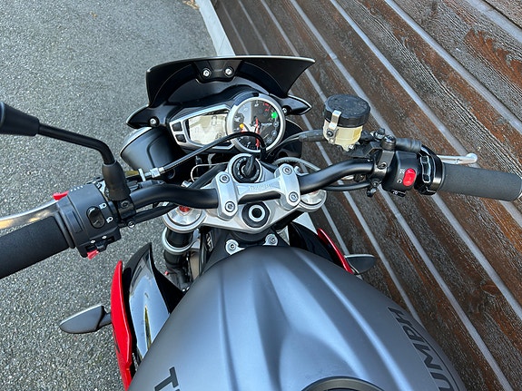 Triumph Street Triple 675 R (UNIK KM STAND) 7 of 9
