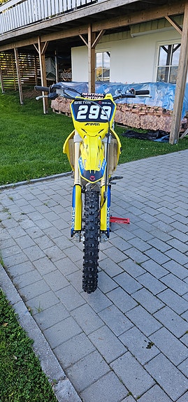 Suzuki RMZ 250 2 of 16