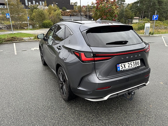 Lexus NX450h+ 3 of 10