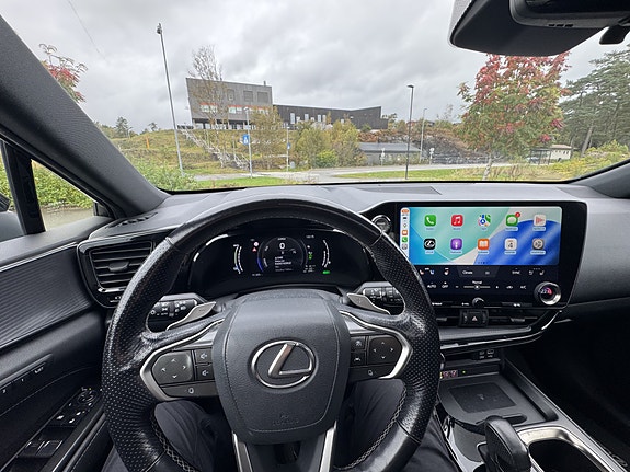 Lexus NX450h+ 8 of 10