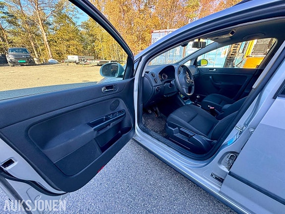 Volkswagen Golf Plus 9 of 30