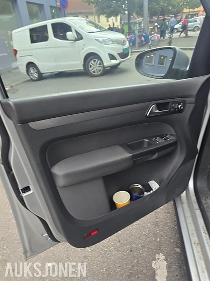 Volkswagen Touran 17 of 22