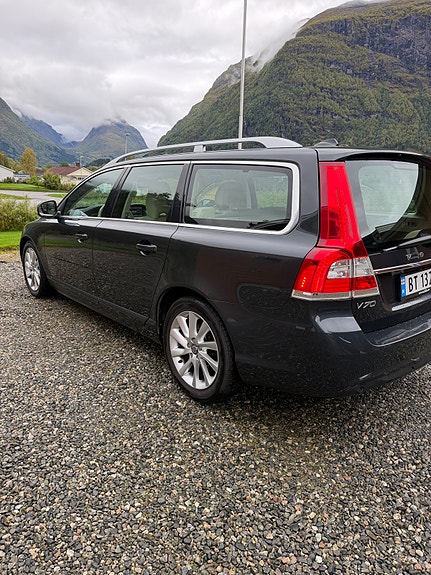 Volvo V70 3 of 9