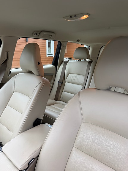 Volvo V70 8 of 9