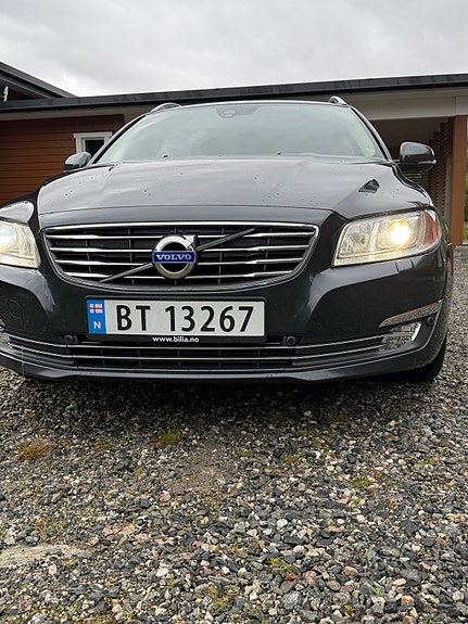 Volvo V70 2 of 9