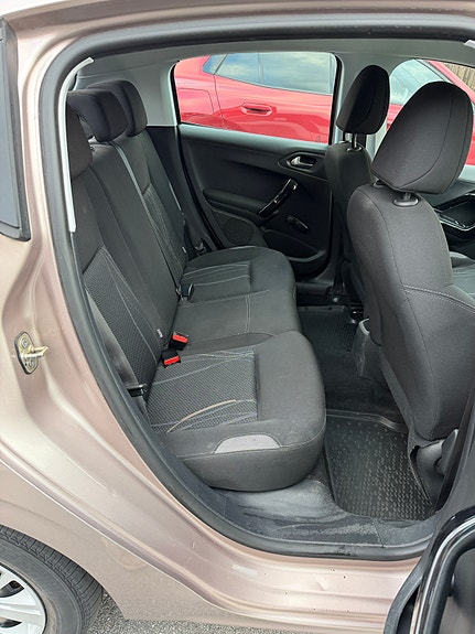 Peugeot 208 7 of 11