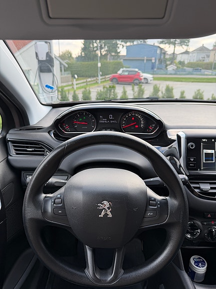 Peugeot 208 10 of 11