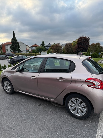 Peugeot 208 4 of 11
