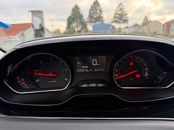 Peugeot 208 9 of 11