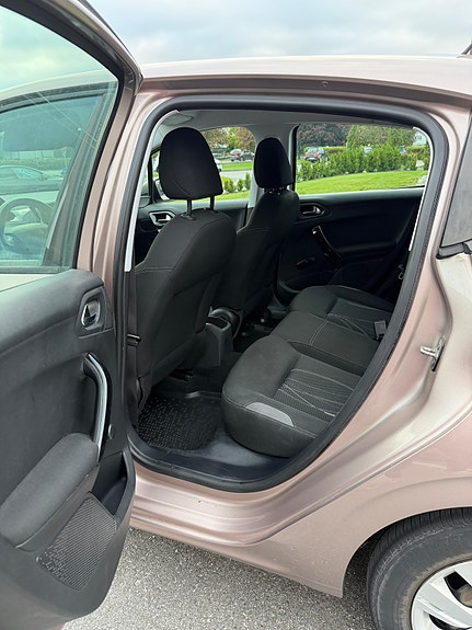 Peugeot 208 5 of 11