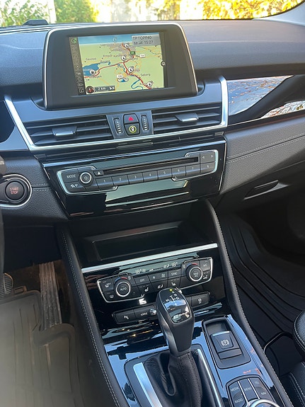BMW 225xe 5 of 11