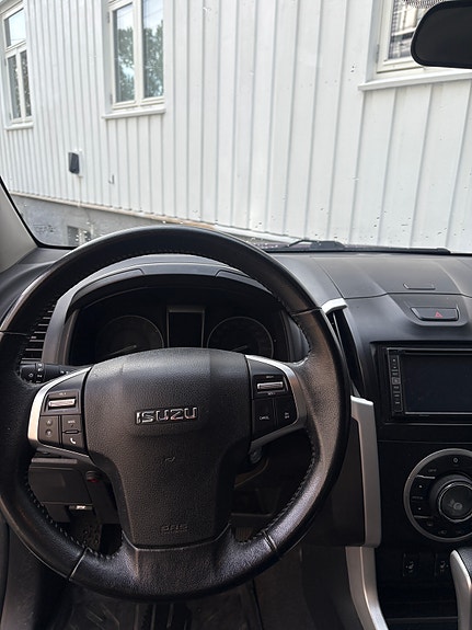 Isuzu D-max 9 of 16