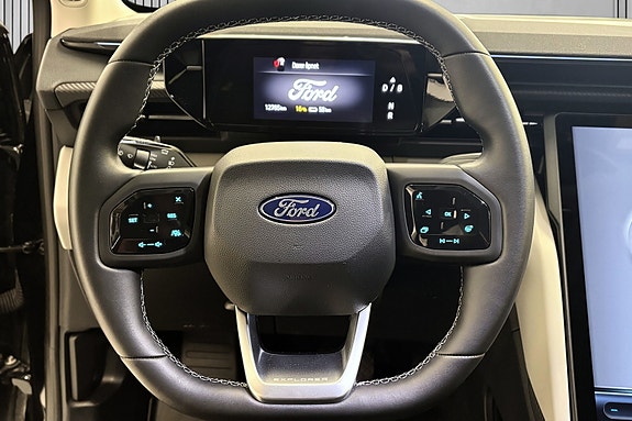 Ford Explorer 30 of 30