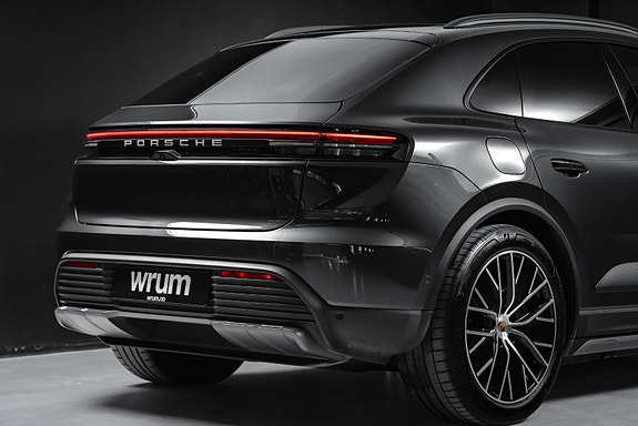 Porsche Macan 18 of 30