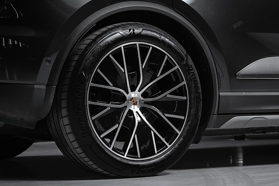Porsche Macan 16 of 30