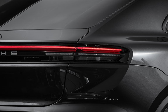 Porsche Macan 17 of 30