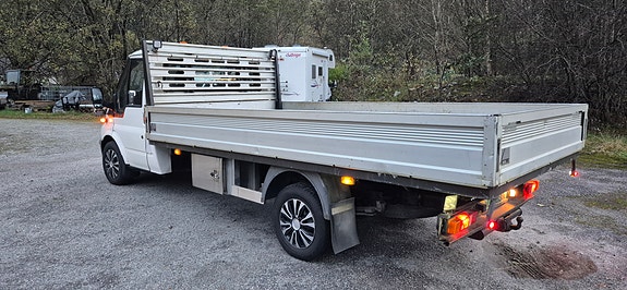 Ford Transit 350L Chassis 4 of 8
