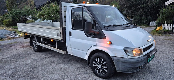 Ford Transit 350L Chassis 3 of 8