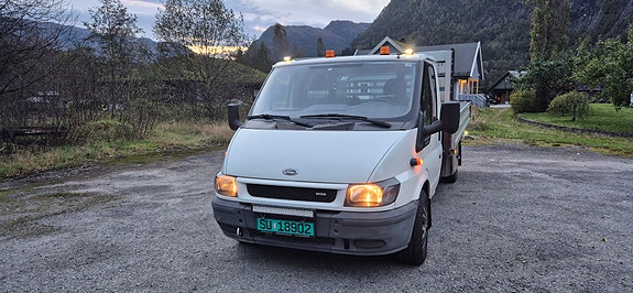 Ford Transit 350L Chassis 2 of 8