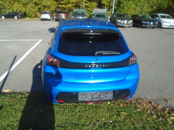 Peugeot e-208 7 of 22