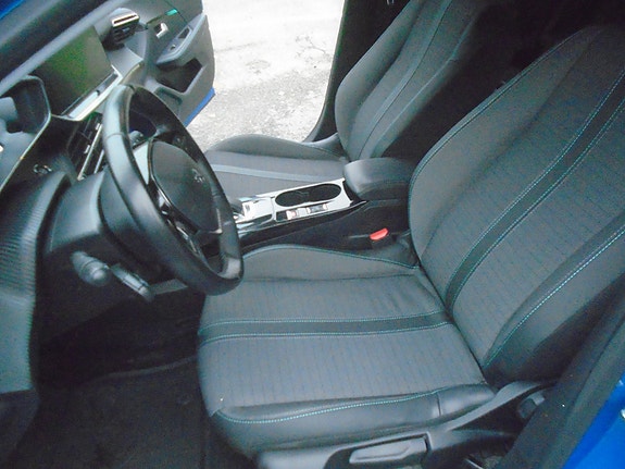 Peugeot e-208 17 of 22