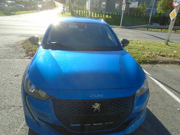 Peugeot e-208 3 of 22