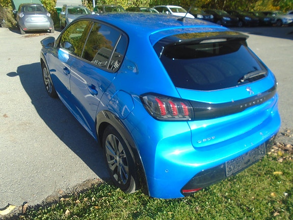 Peugeot e-208 11 of 22