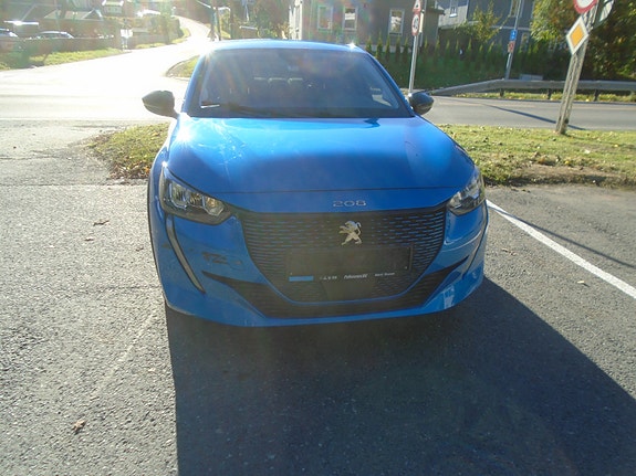 Peugeot e-208 2 of 22