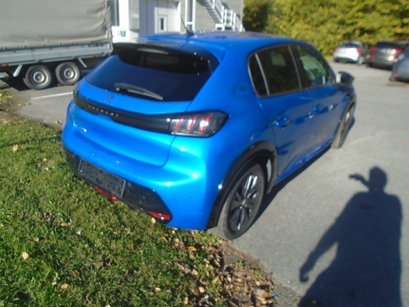 Peugeot e-208 8 of 22