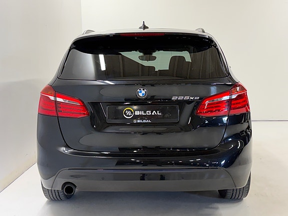 BMW 225xe 10 of 30