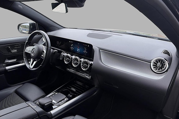 Mercedes-Benz EQA300 13 of 15