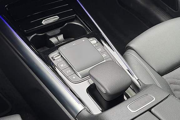 Mercedes-Benz EQA300 10 of 15