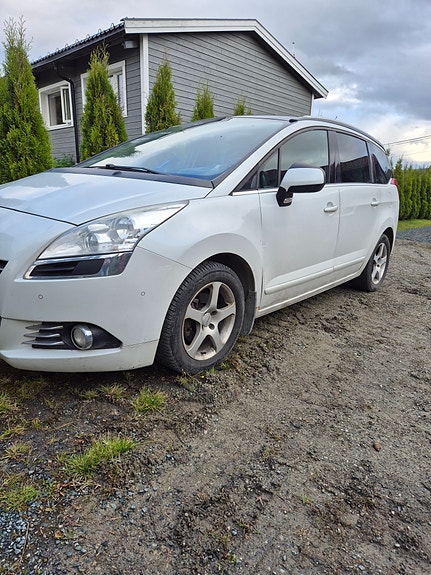 Peugeot 5008 2 of 12