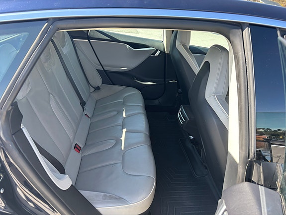 Tesla Model S 10 of 16