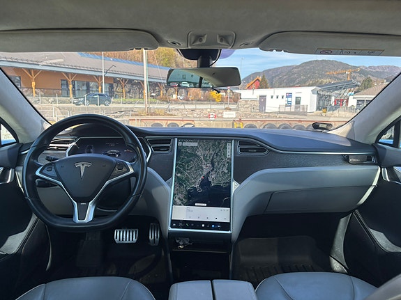 Tesla Model S 11 of 16