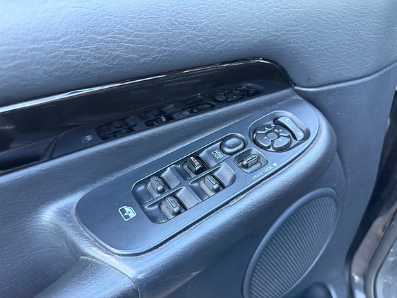 Dodge RAM 2500 10 of 23